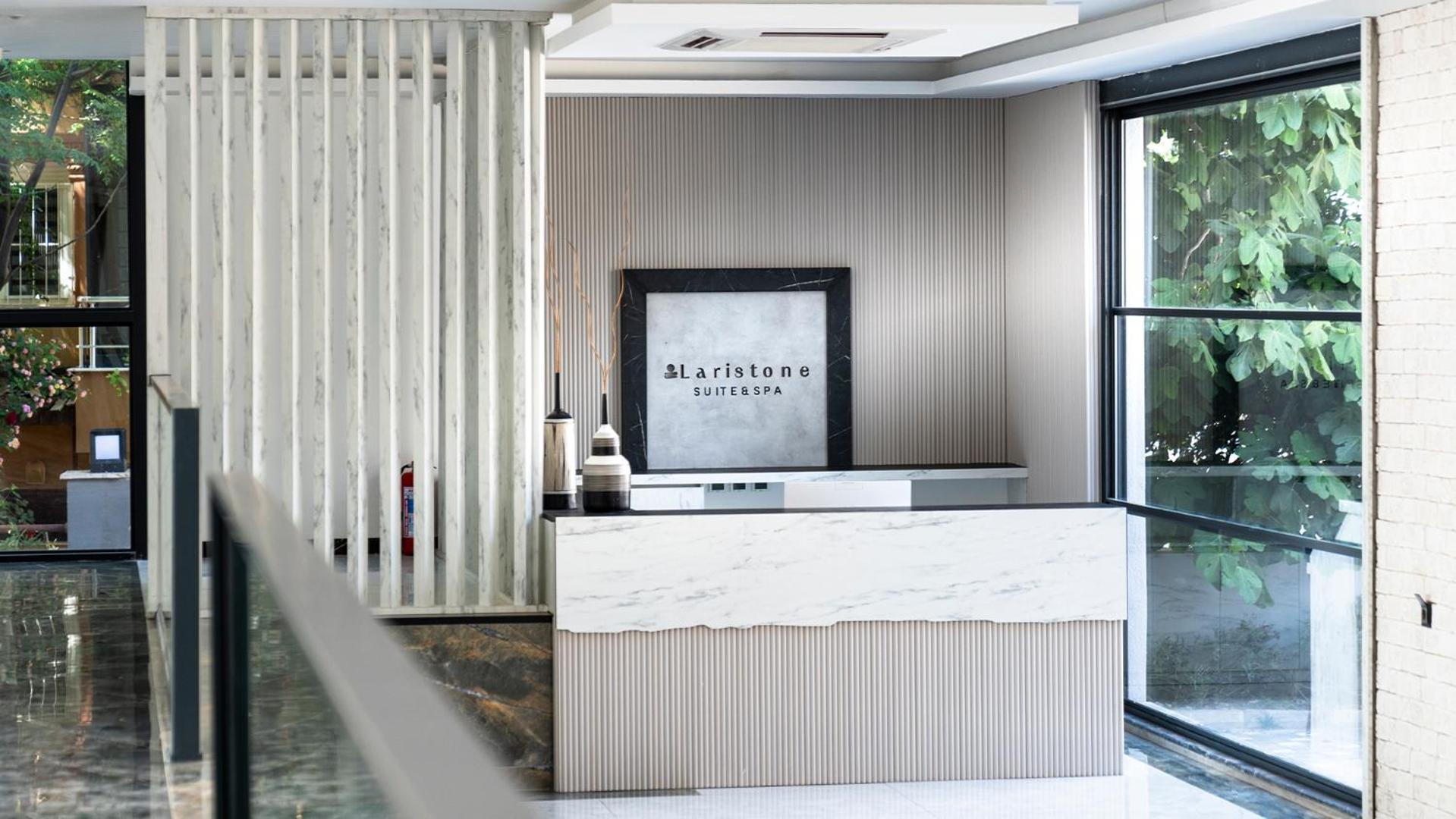 Laristone Aparthotel *