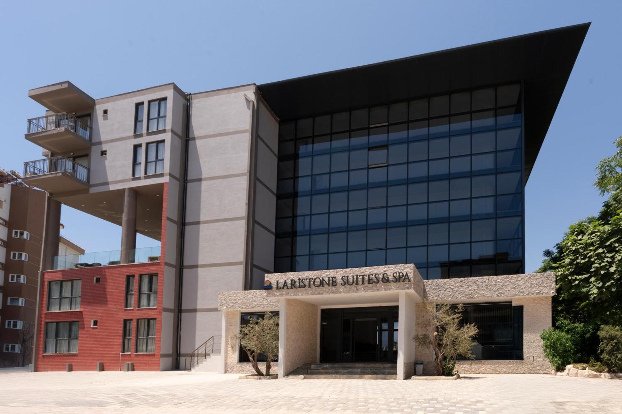 Laristone Aparthotel